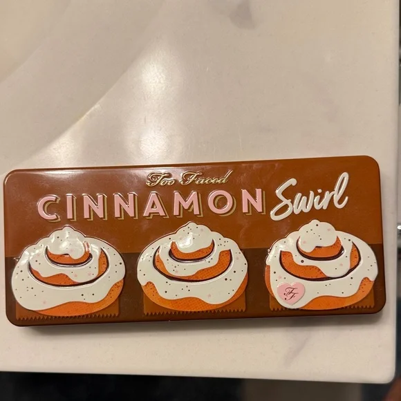 Too Faced Cinnamon Swirl Palette - Picture 2 of 5